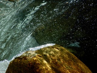 UNTERWASSER, Steine, Sauerstoffblasen, strömendes Wasser 2