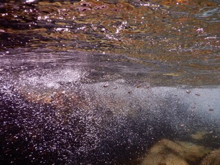 UNTERWASSER, Steine, Sauerstoffblasen, strömendes Wasser 3