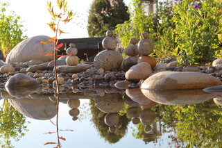 Steintürme aus runden Steinen