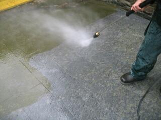 Steinplatten mit Hochdruckreiniger putzen